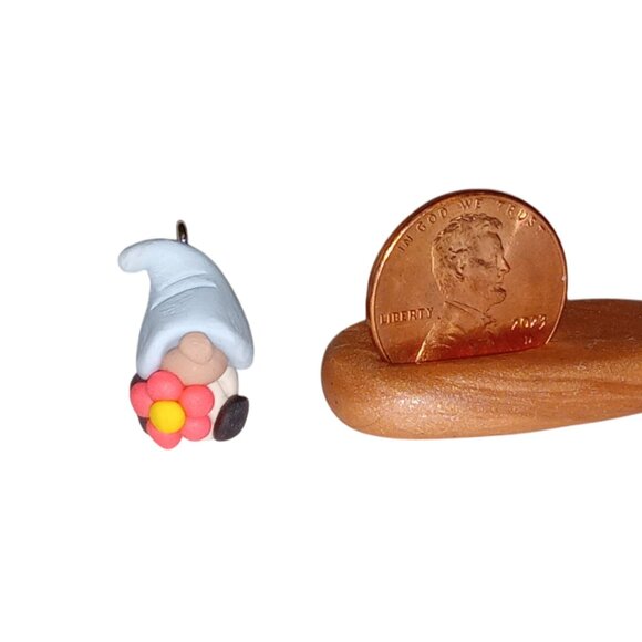 🎯 10 for $10 / Gnome Charm - Picture 1 of 4